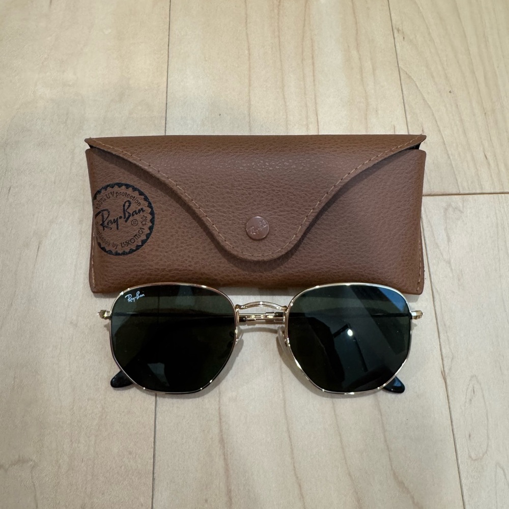 Ray-Ban Polarized Sunglasses with Brown Case
